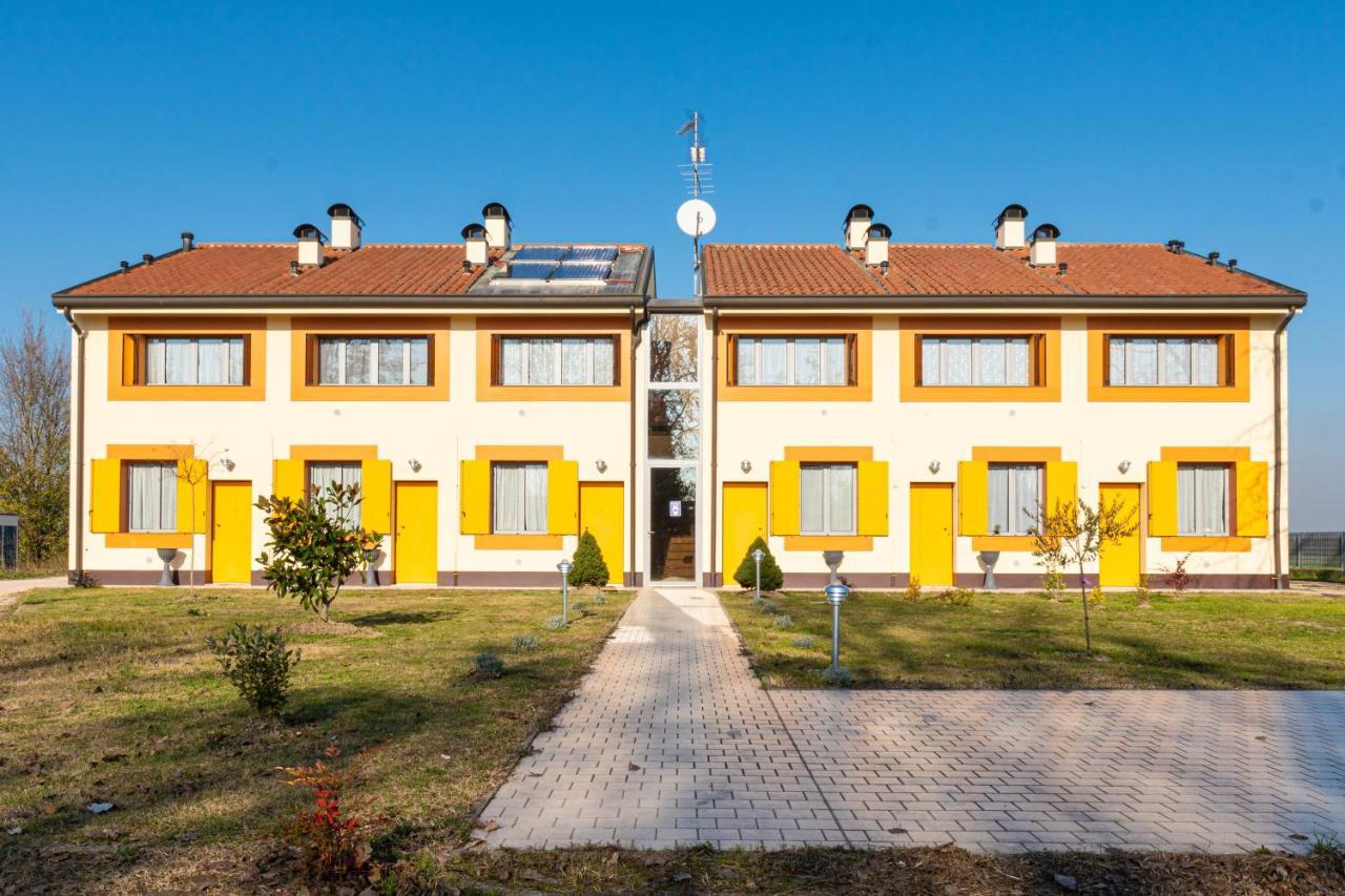 Gold Oasi - Business Solution Aparthotel Ferrara Kültér fotó