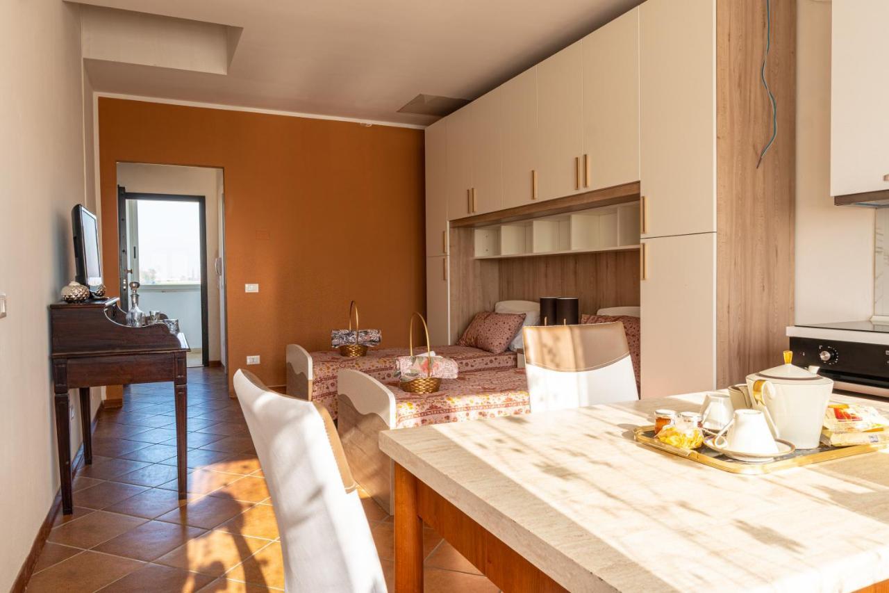 Gold Oasi - Business Solution Aparthotel Ferrara Kültér fotó